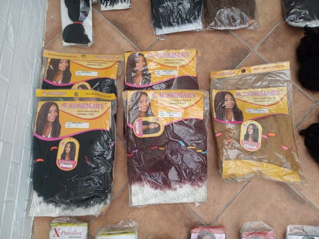 Pelucas y Extensiones a estrenar. 1 €
