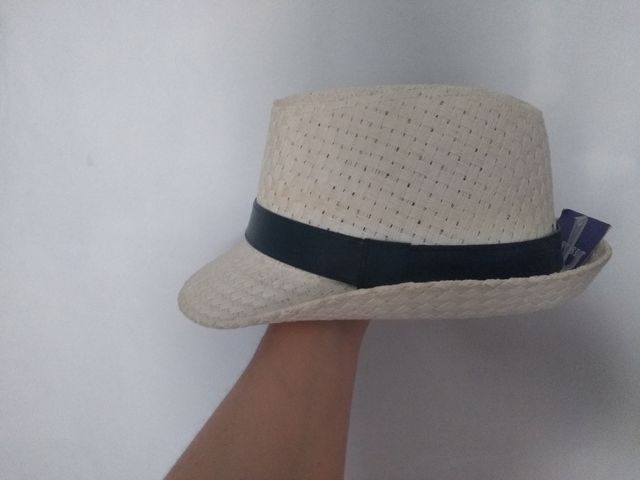 Sombrero de verano, color marfil y negro 