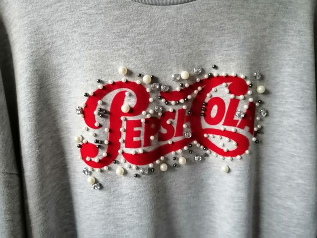 Sudadera Nueva con perlas. Talla S.
