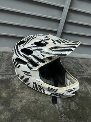 CASCO INTEGRALE DH SPECIALIZED seconda mano per 40 EUR su Sant Quirze de  Besora su WALLAPOP