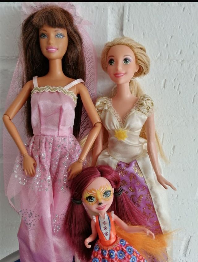 lote 3 muñecas Rapunzel y otras 2