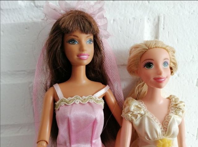 lote 3 muñecas Rapunzel y otras 2