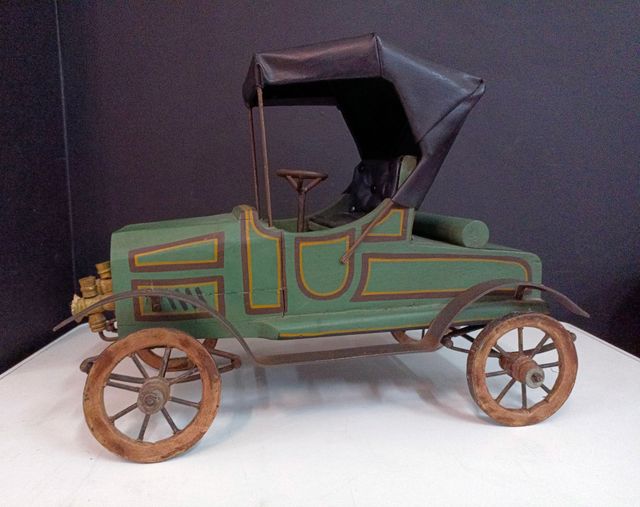 COCHE ANTIGUO DE MADERA DECORATIVO