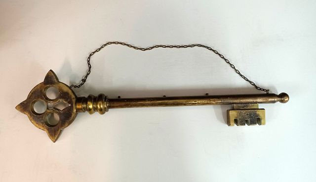 LLAVE ANTIGUA DECORATIVA DE METAL