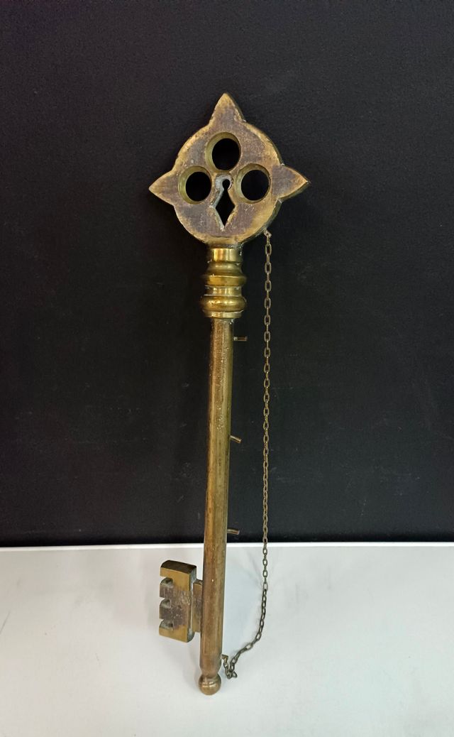 LLAVE ANTIGUA DECORATIVA DE METAL