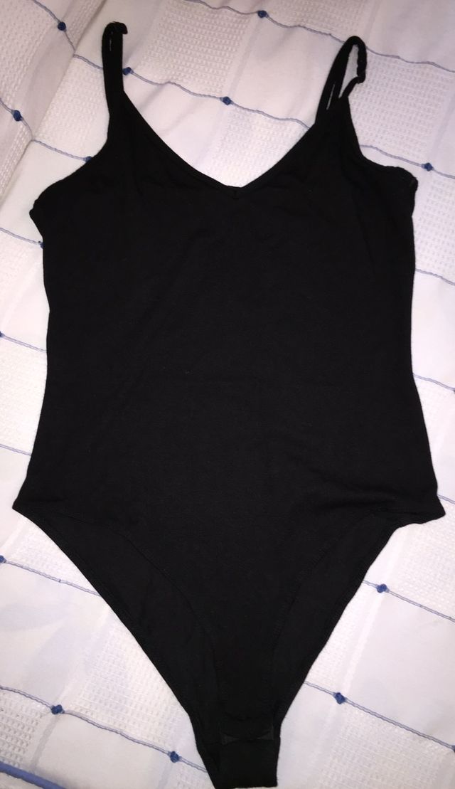 BODY NEGRO CON BELCRO DE H&M