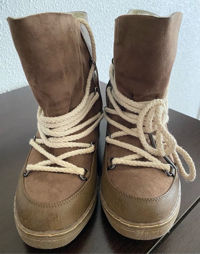 Botines marrones con cuña interior