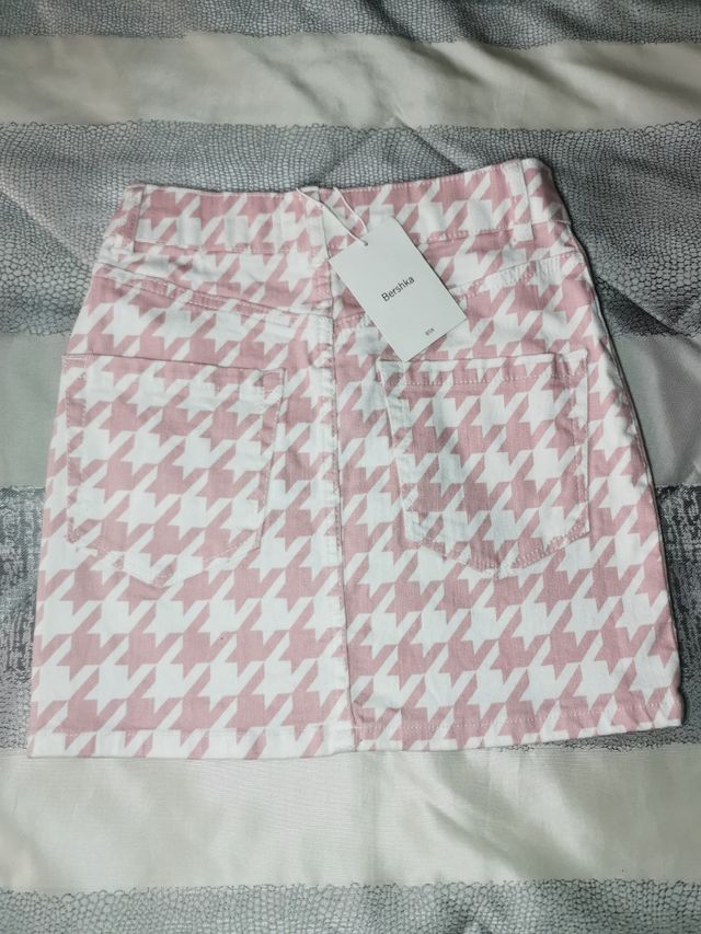 Falda. Con etiqueta. Costó 18€