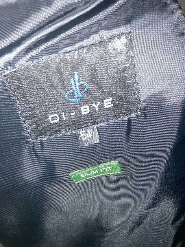 Se vende traje de hombre color azul marino SIN EST