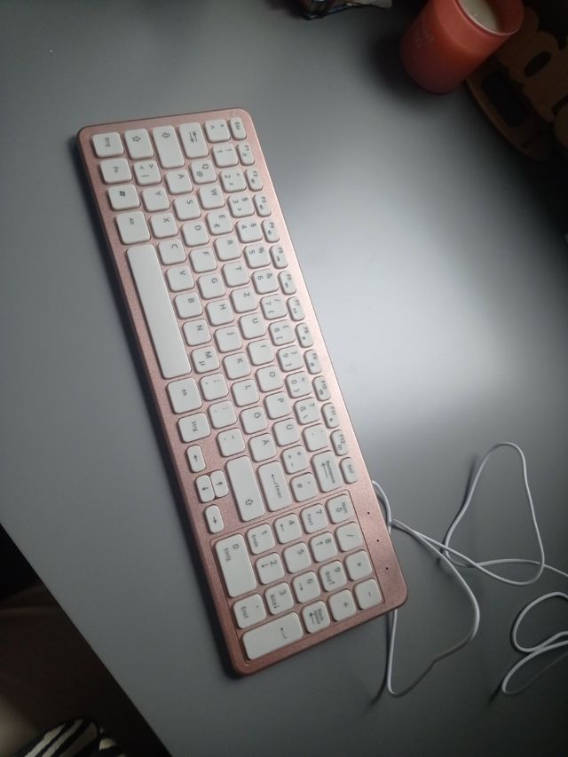 teclado rosa cable 4€