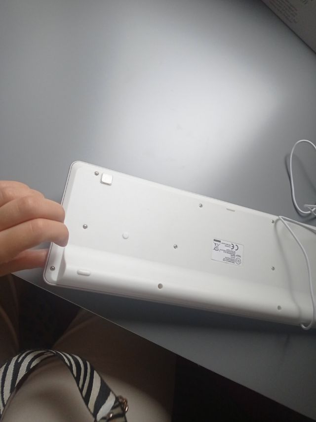 teclado rosa cable 4€