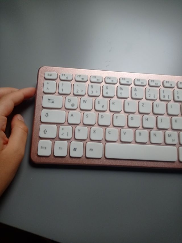 teclado rosa cable 4€