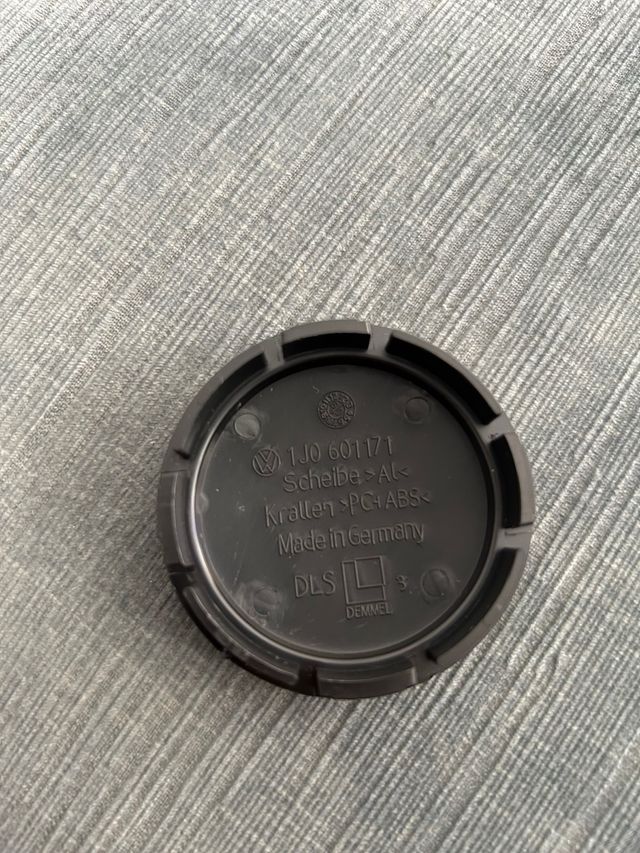 Logos nuevo Volkswagen color plata