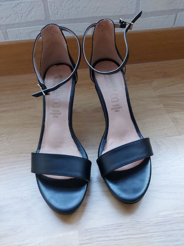 Sandalia de tacón alto