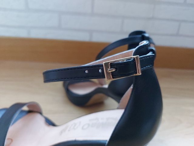 Sandalia de tacón alto