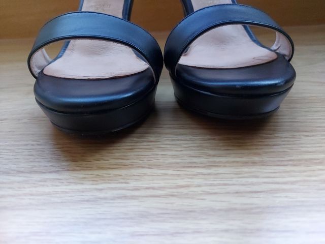 Sandalia de tacón alto