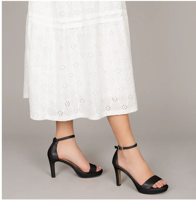 Sandalia de tacón alto