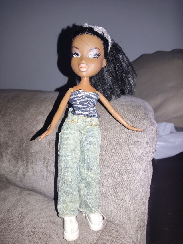Muñeca Bratz negra.