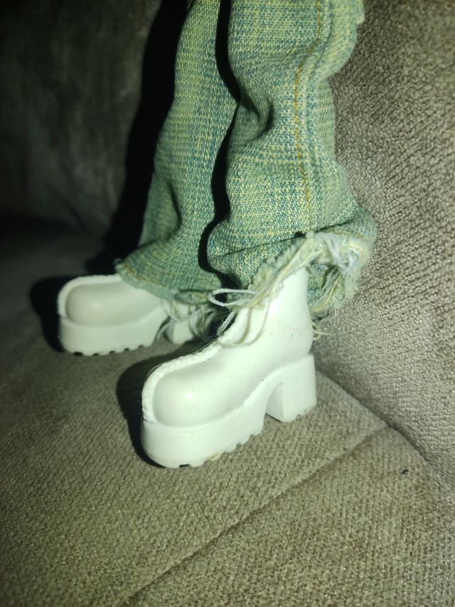 Muñeca Bratz negra.