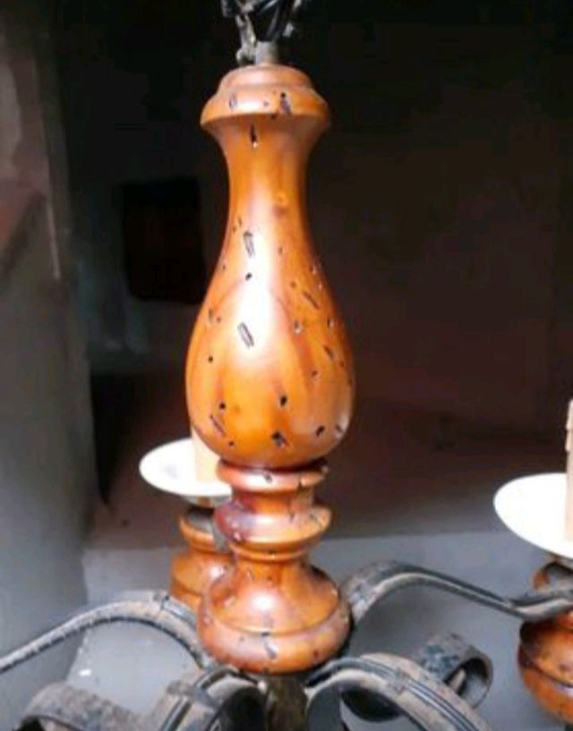 Lampara antigua forja y madera ver.leer.