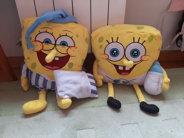 Dos peluches grandes Bob Esponja de segunda mano por 10 EUR en