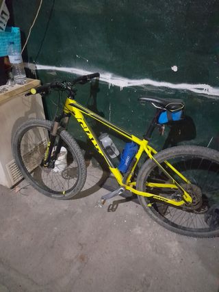 Bici gigante quasi nuova a meno di 500 km seconda mano per 300 EUR su Reus  su WALLAPOP