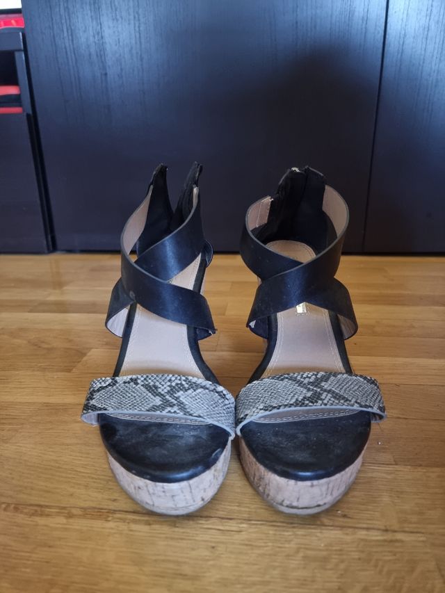 Zapato cuñas negras