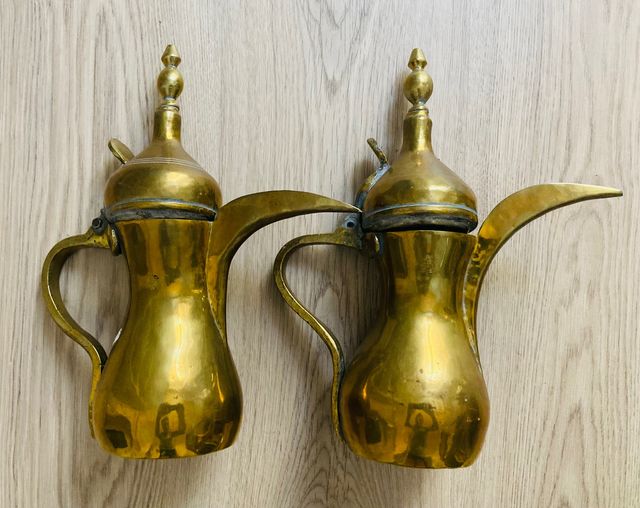 Pareja de Teteras o Cafeteras Árabes Antiguas