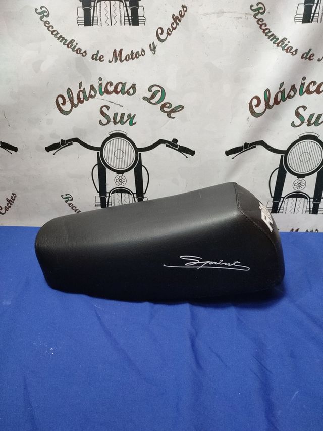 Rieju sprint asiento sillin de segunda mano por 58 EUR en El Ejido en WALLAPOP