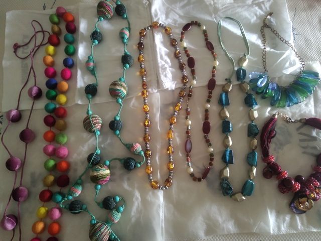 Collares distintos modelos.Precio por unidad.