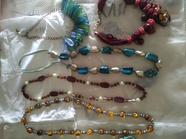 Collares distintos modelos.Precio por unidad.
