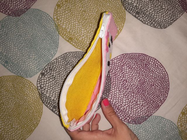 ESTUCHE FIELTRO HELLO KITTY