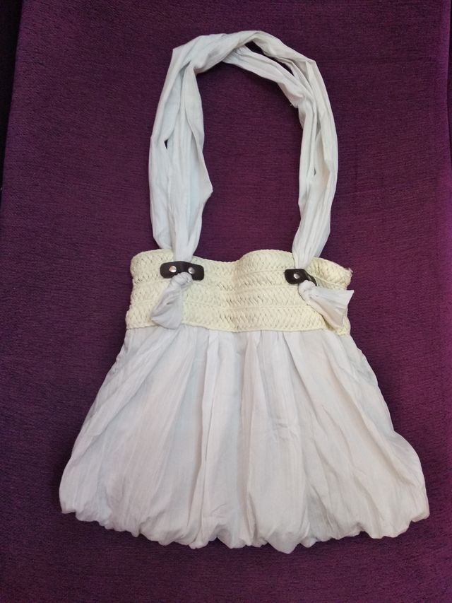 Bolso blanco .