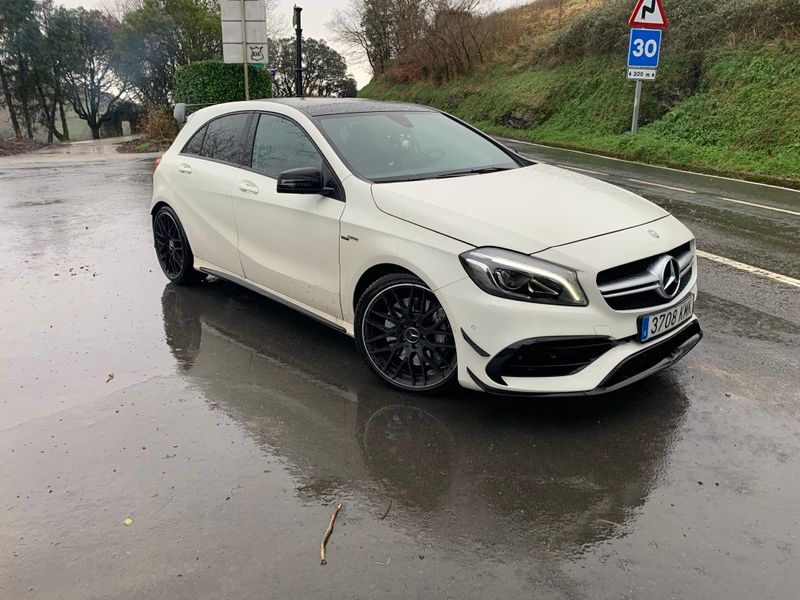 Mercedes-Benz A45 AMG - foto 1