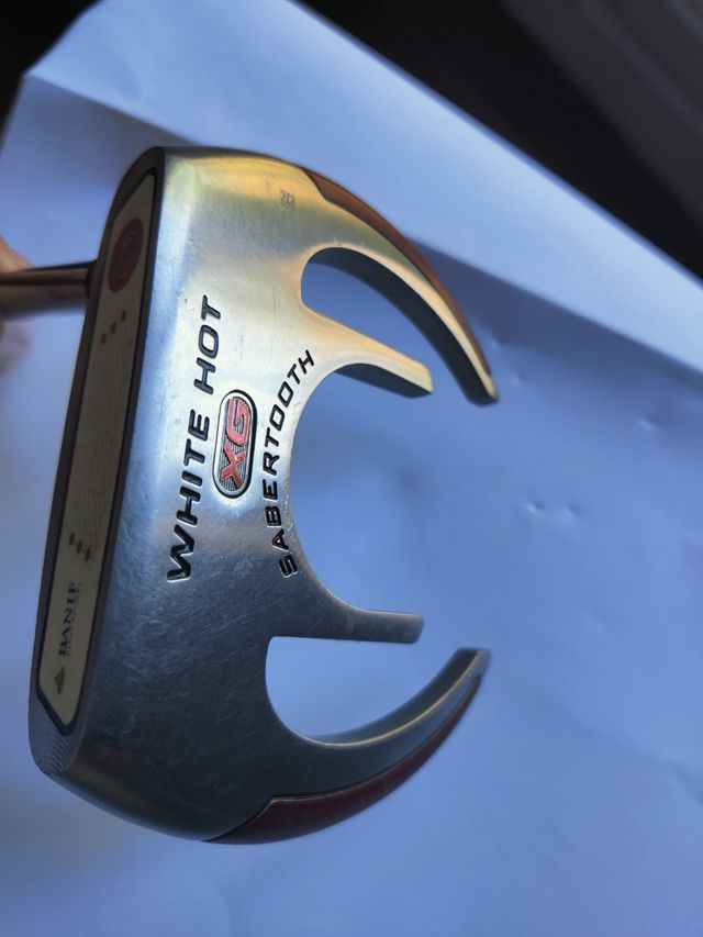 PUTTER ODYSSEY WHITE HOT XG SABERTOOTH DE 34"