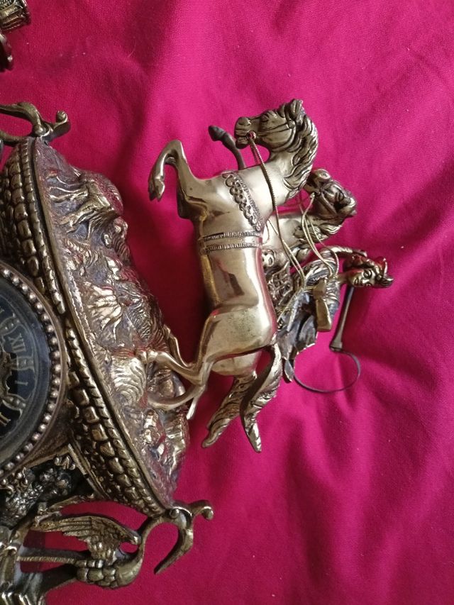 bellissimo set di orologi e candelabri