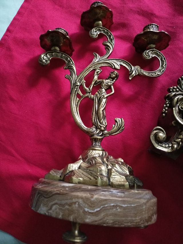 bellissimo set di orologi e candelabri