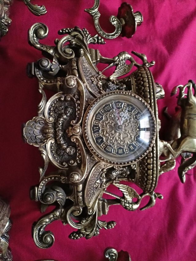 bellissimo set di orologi e candelabri