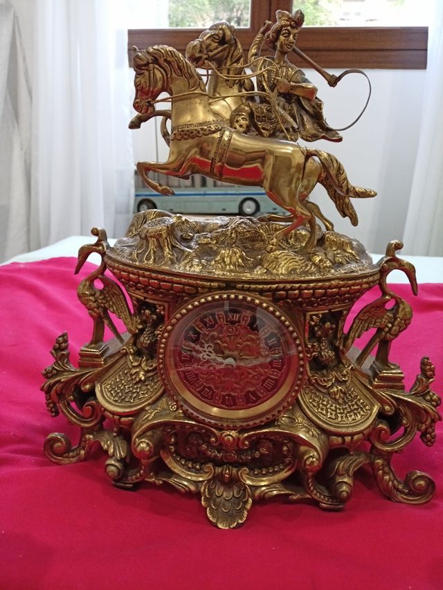 bellissimo set di orologi e candelabri