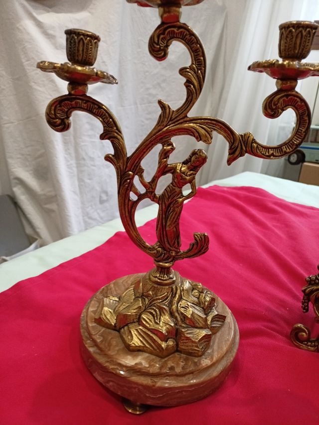 bellissimo set di orologi e candelabri