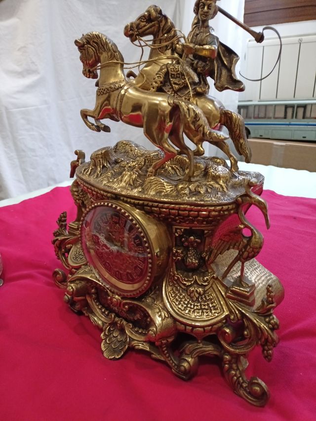 bellissimo set di orologi e candelabri