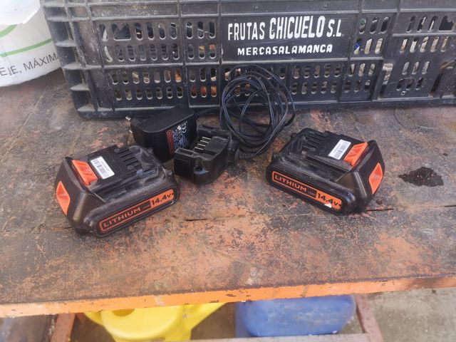 baterías y cargador Black Decker