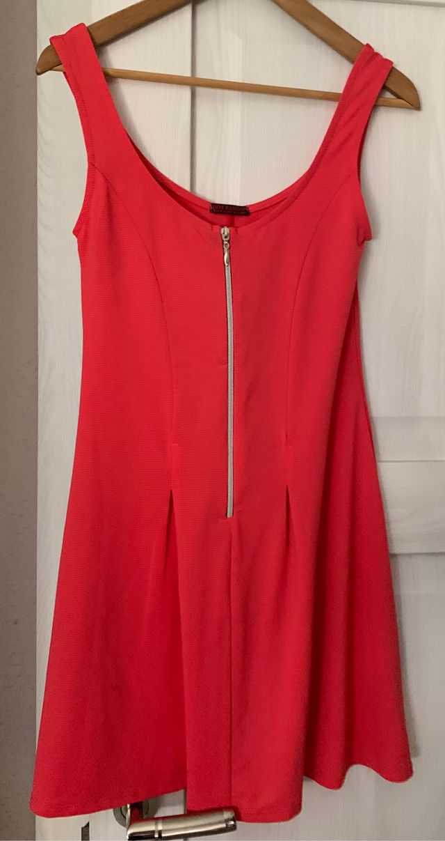 Vestido coral sin mangas