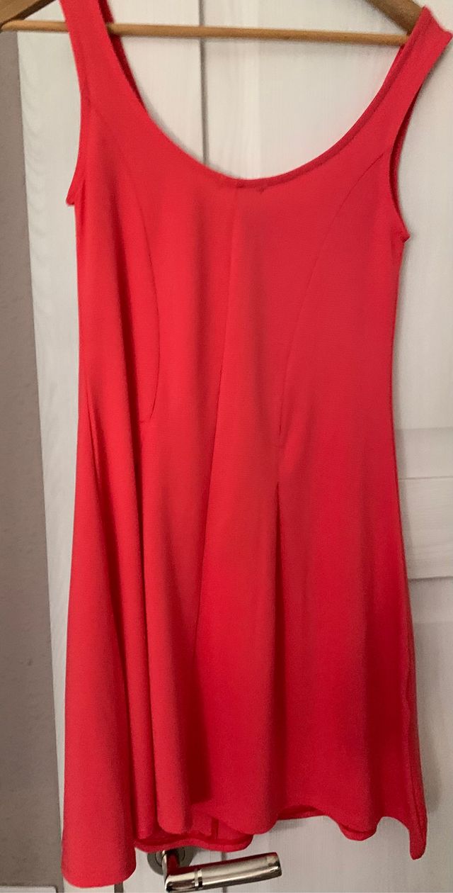 Vestido coral sin mangas