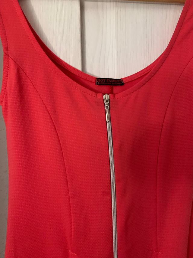 Vestido coral sin mangas