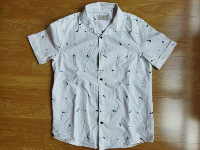 Lote de dos camisas de niño. Talla 13- 14 años.