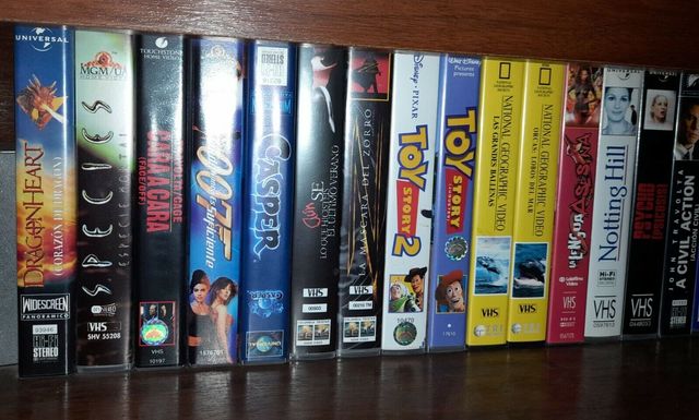 PELICULAS EN VHS CINTAS (UNAS 100 UNIDADES)