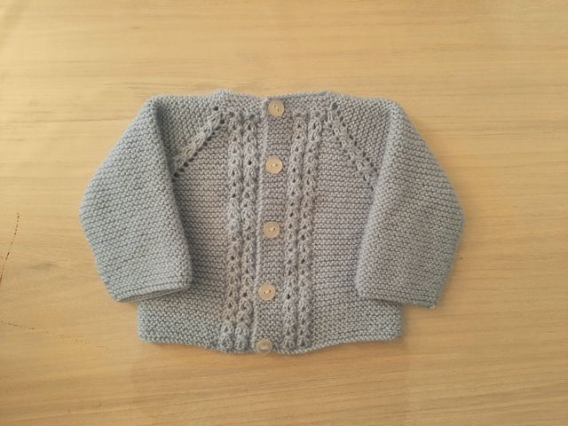 Ropa de bebe hecha a mano. Modelo Eugenia 2