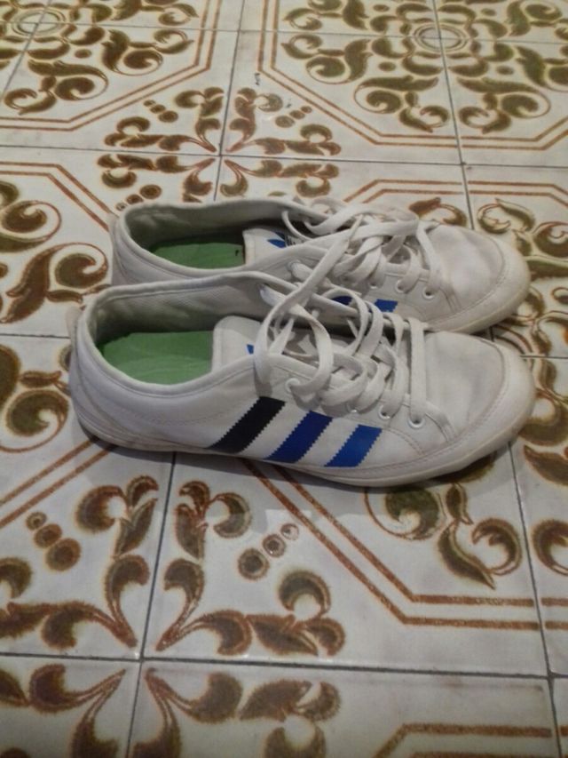 zapatilla deportiva adidas