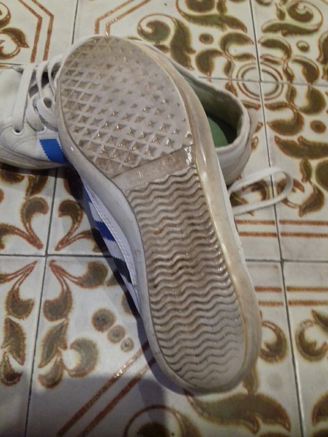 zapatilla deportiva adidas